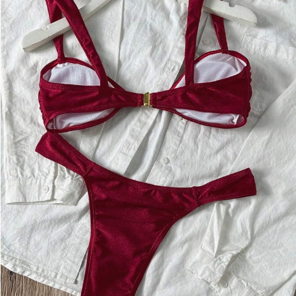 Red Bikini - Picture 3 of 3